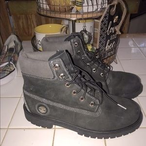 Boots sz 6 1/2 kids black timberlands ladies 8 1/2